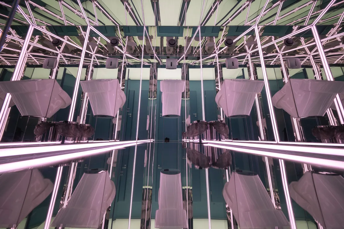 Különleges nyilvános mosdó Budapesten a Dorottya utcában