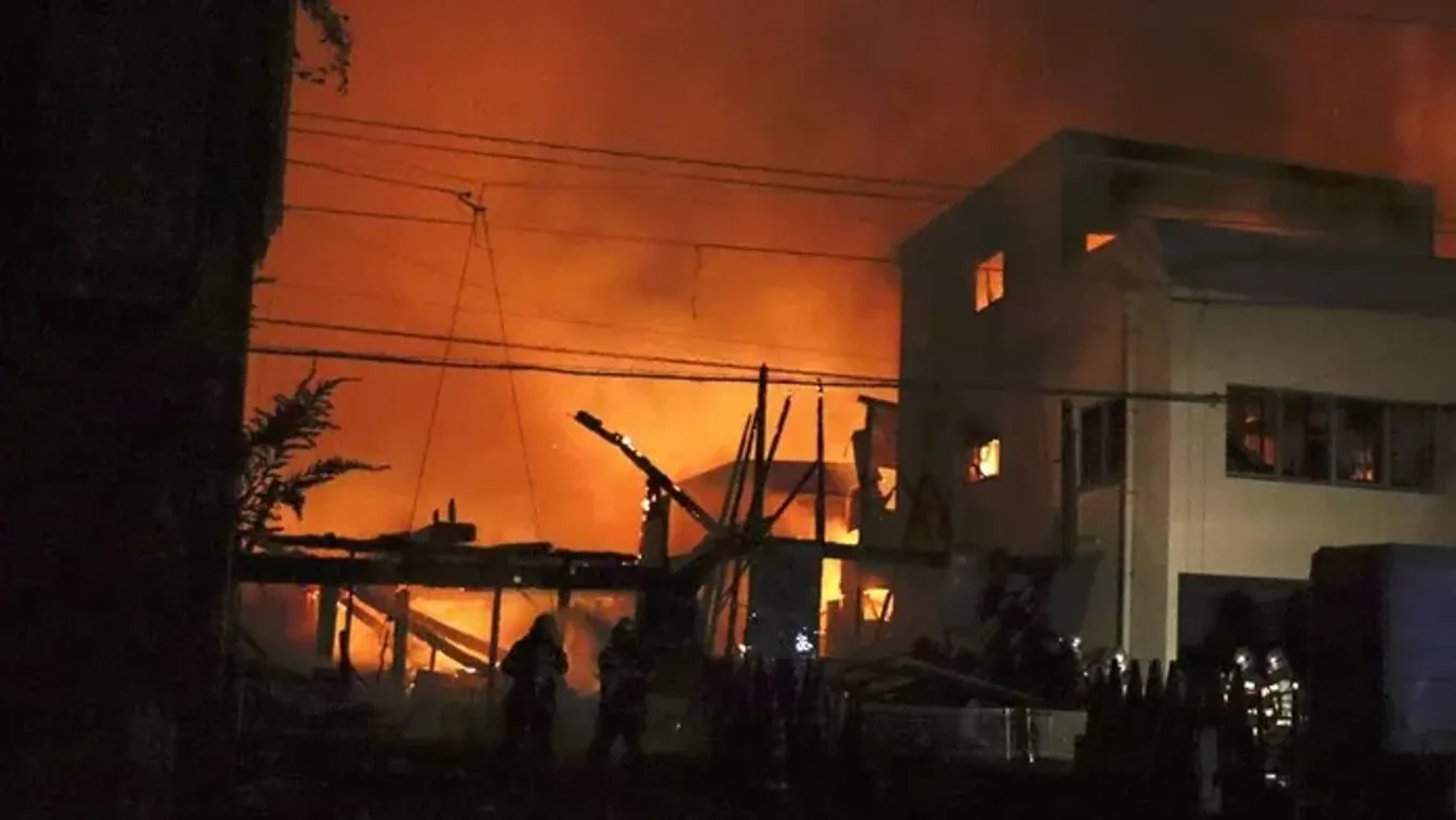 Lángokban áll Japán: 50 éve nem látott tűz pusztít – fotó