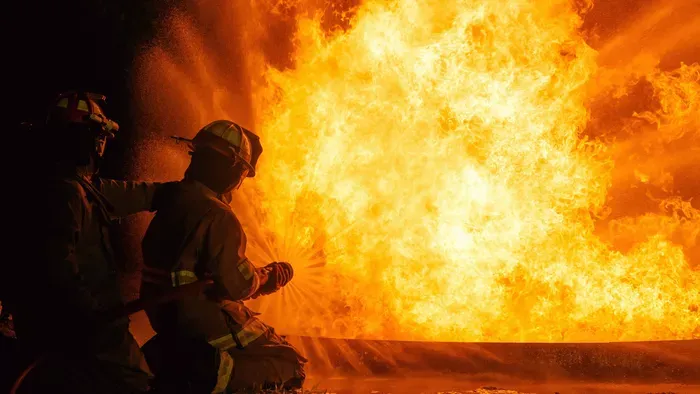 Sokkolta a tűzoltókat kit mentenek a baleset helyszínén