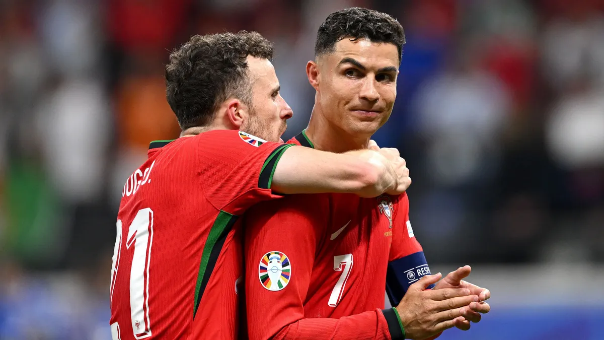 Cristiano Ronaldo (jobbra) meghatódva beszélt Diogo Jota (balra) haláláról