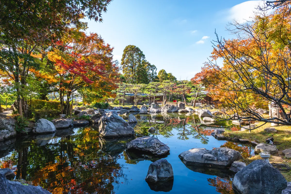 A Ninomaru japánkert tava őszi hangulatban.