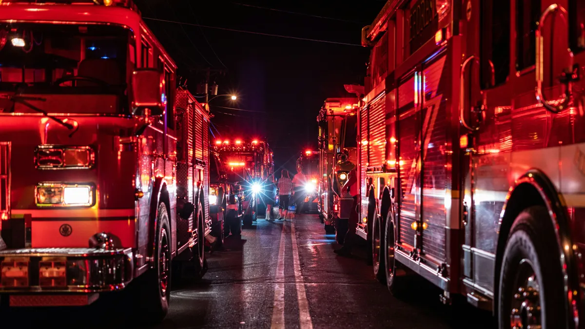 Tűzoltók siettek a helyszínre: lángra kapott a budaörsi szauna, 350 ember menekült