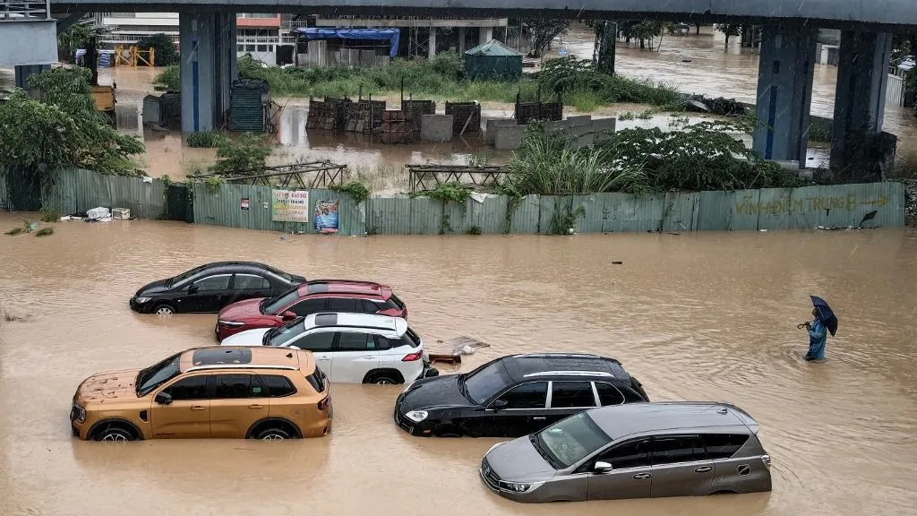 Az árvíz közel 100 halálos áldozatot követelt eddig.