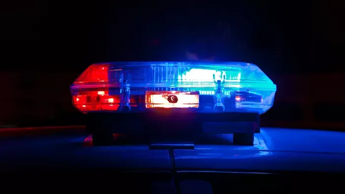 Információkkal látta el drogdíler barátját a rendőrnő