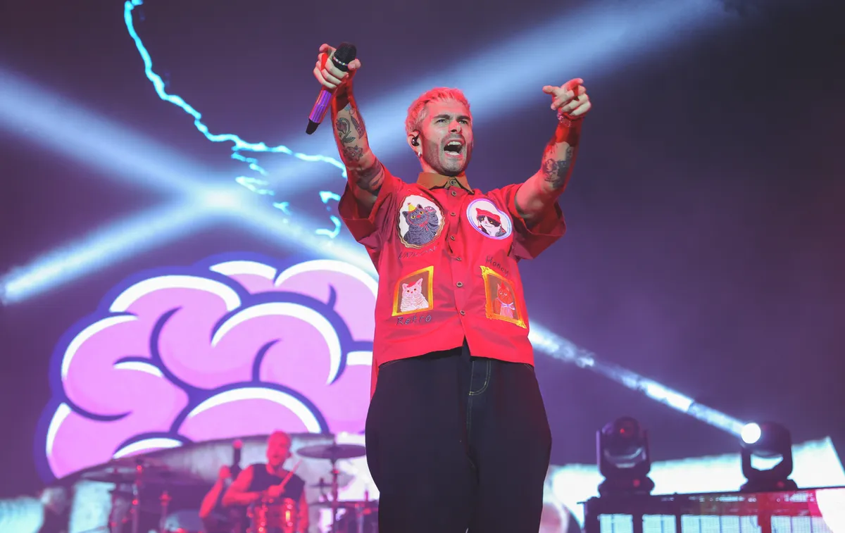 ByeAlex nem ritkán a drogokhoz, vagy a piához nyúl, ha daltémát keres