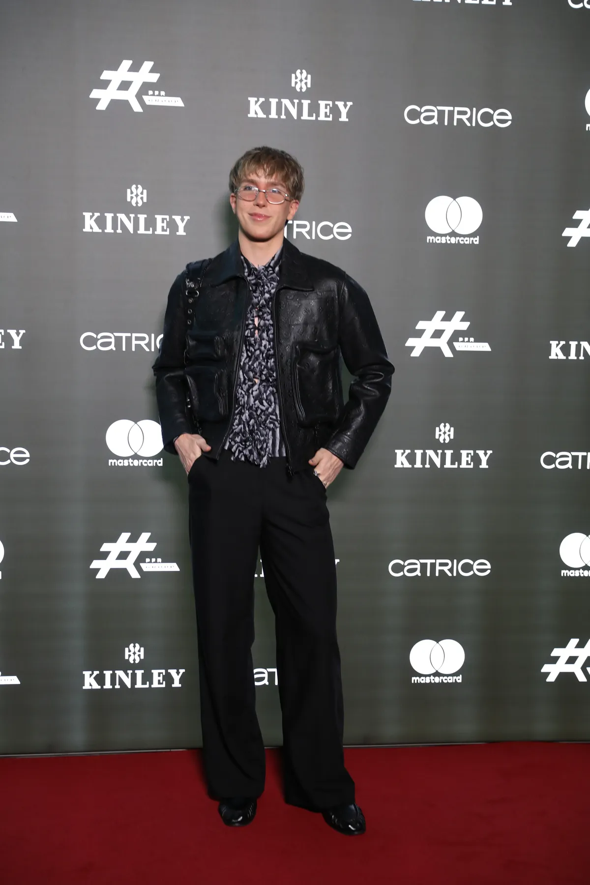 WhisperTon csalás áldozata lett.