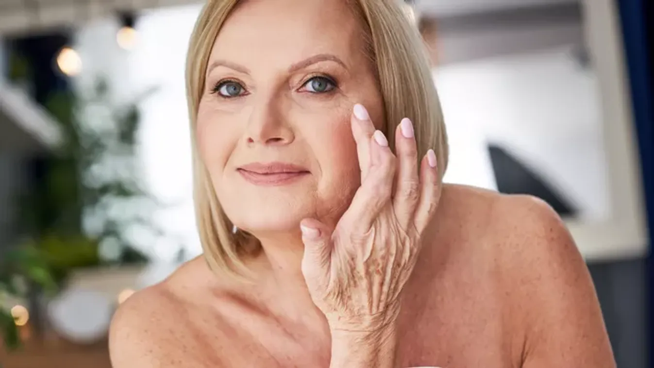 Esti rutin, amitől reggel fiatalabbnak tűnsz – ez a bőrgyógyászok öregedés elleni titka
