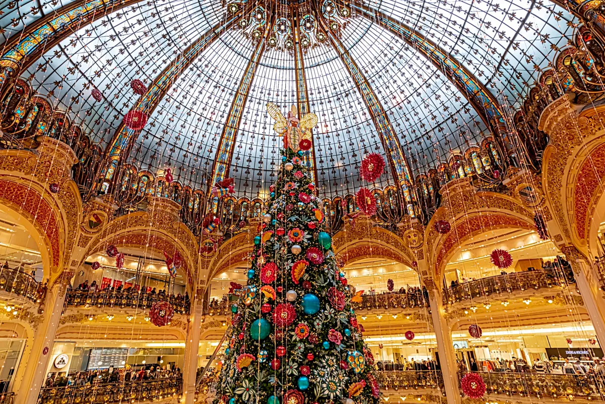A párizsikarácsonyfa a Galeries Lafayette áruházban
