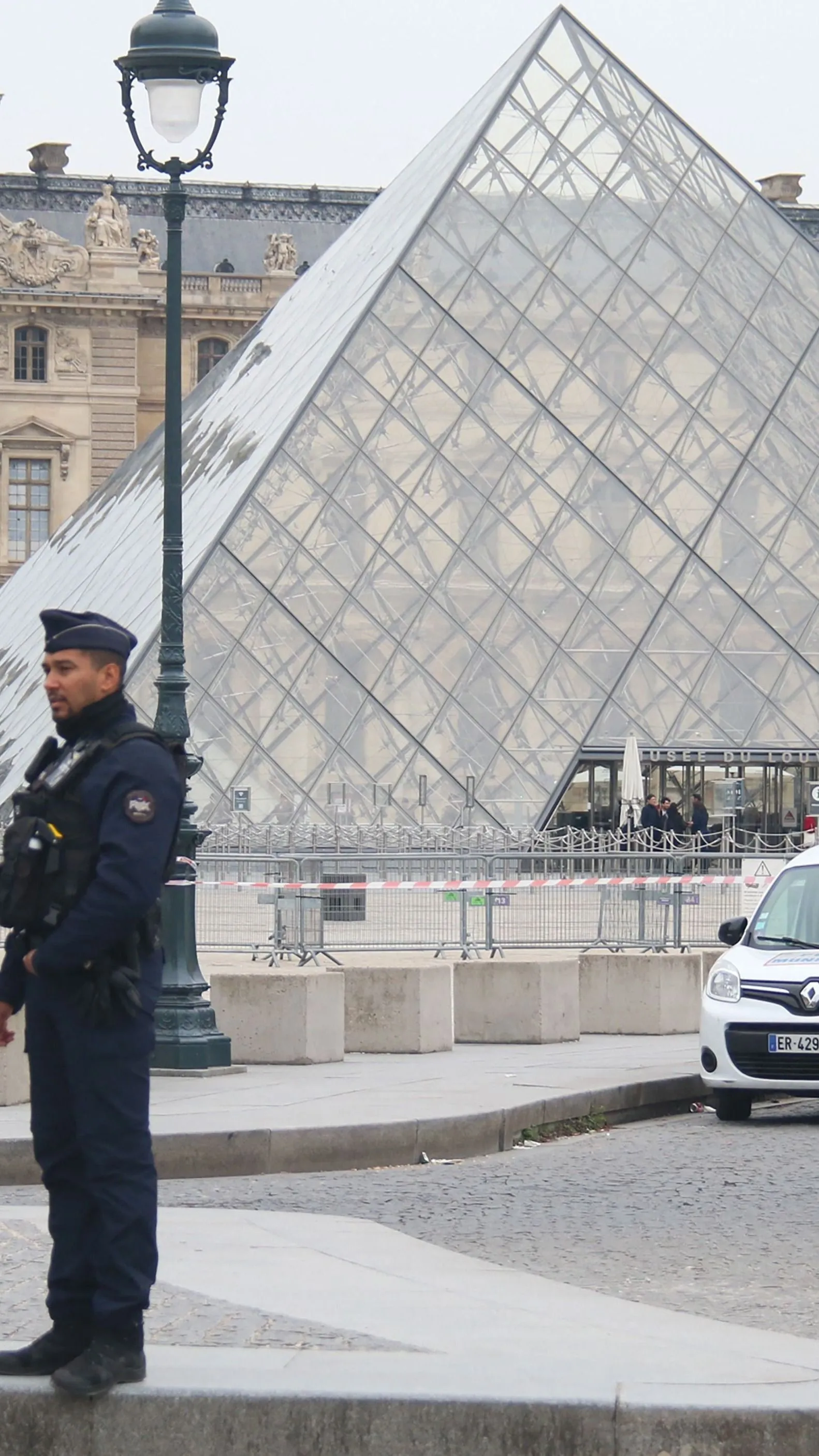 Borzasztó gyenge volt a Louvre biztonsági jelszava