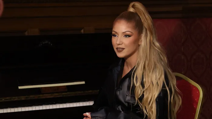 Sírva jelentkezett be Tolvai Reni