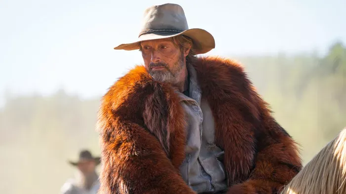 Mads Mikkelsen Pókemberrel az oldalán tarolja le a Netflixet