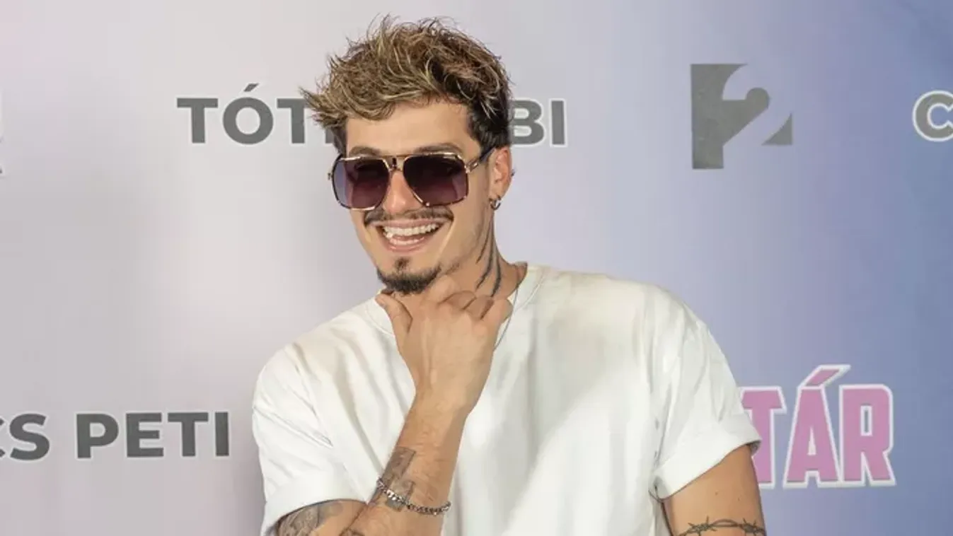 Megsérült Marics Peti a Megasztár színpadán - Videó