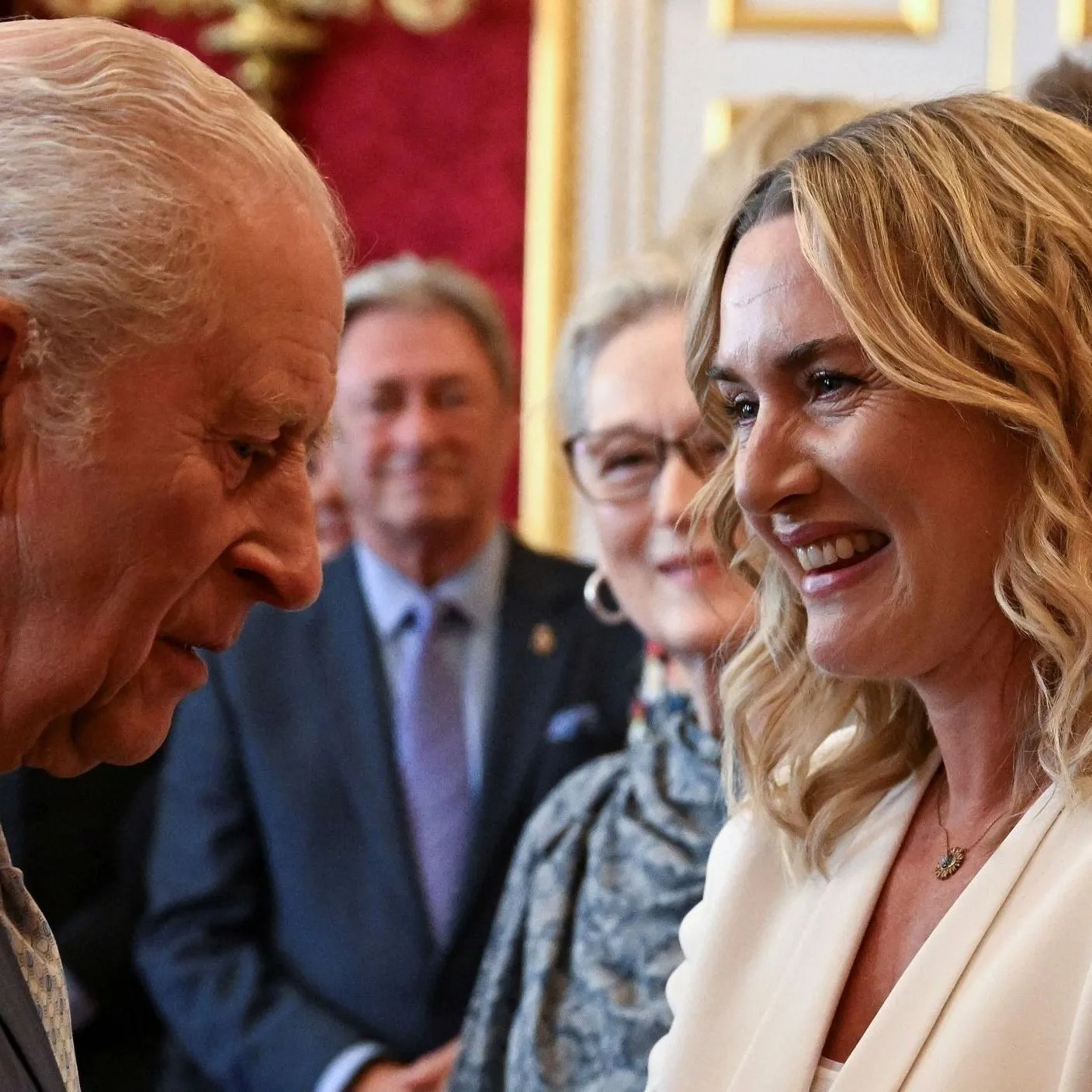 Kate Winslet nagyot bakizott III. Károly király előtt