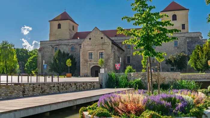Bakonyi kalandok: felfedezőutak Várpalota környékén