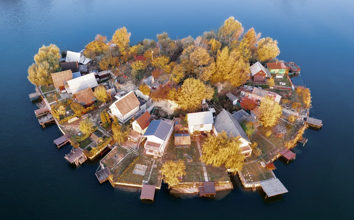 Horgásztanyák a Kavicsos-tó egyik szigetén