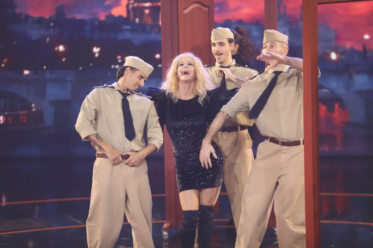 Dér Heni párizsi lányként is hatalmas sikert aratott az ország legnagyobb házibulijában