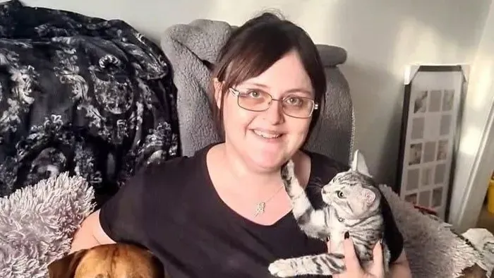 Azzal zavarták haza a halálos beteg nőt: csak puffadása van