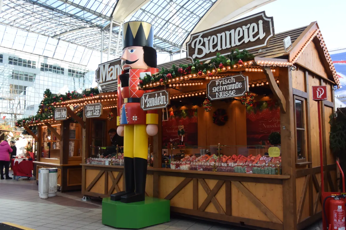 karácsonyi vásár a müncheni repülőtéren