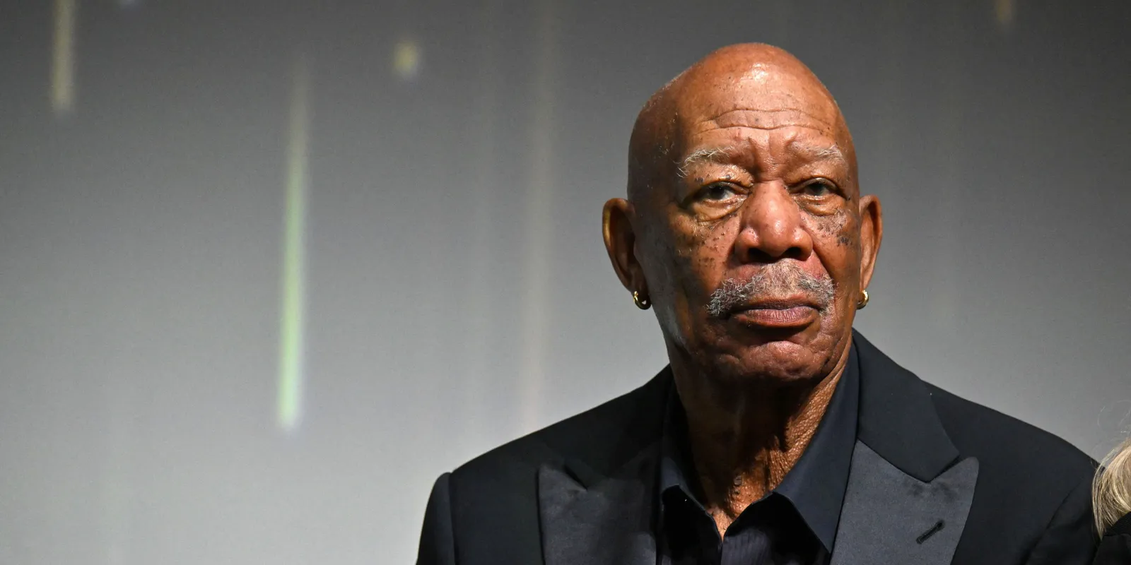 Morgan Freeman kiakadt a mesterséges intelligenciára