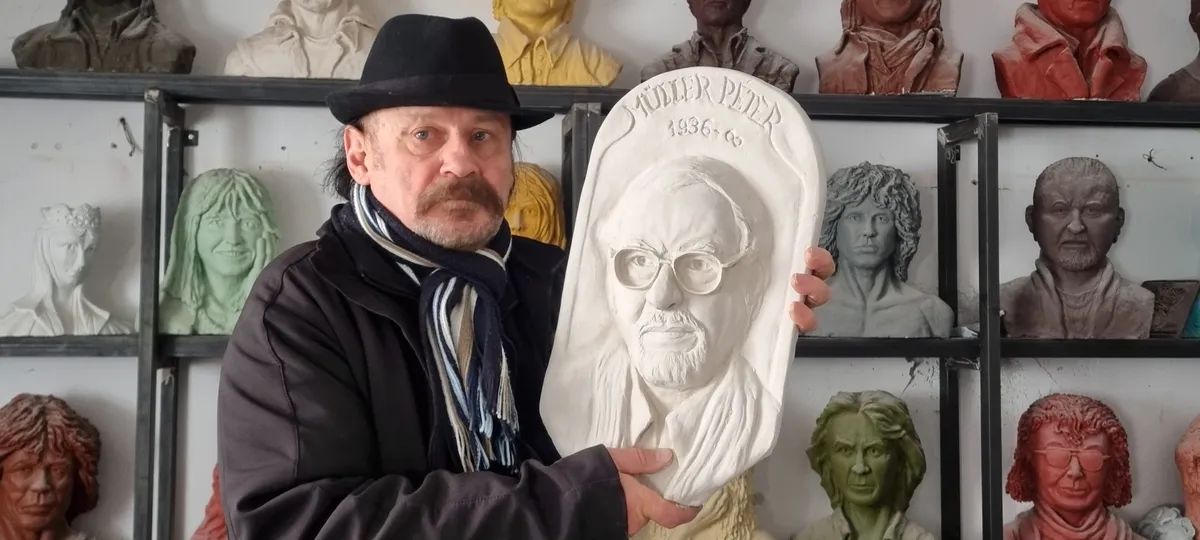 Müller Péterről készült dombormű
