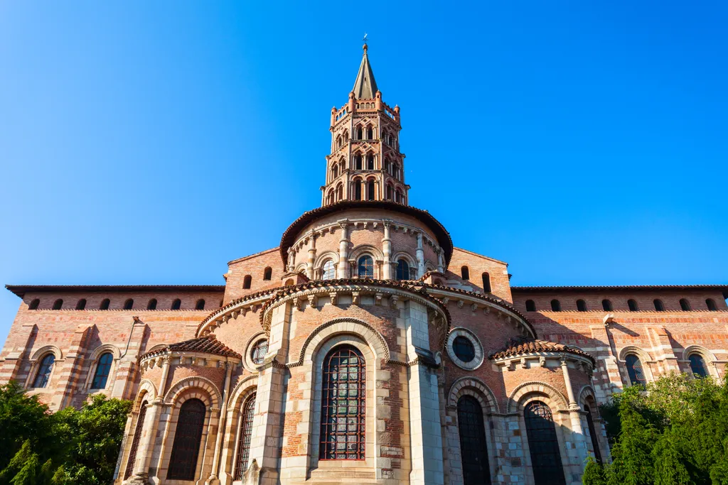 A Saint Sernin-bazilika, vagyis a Szent Saturninus apátság egykori temploma. A bazilikát 1998-ban felvették az UNESCO világörökségi listájára, mint az El Camino zarádokút jelentős kegyhelyét.