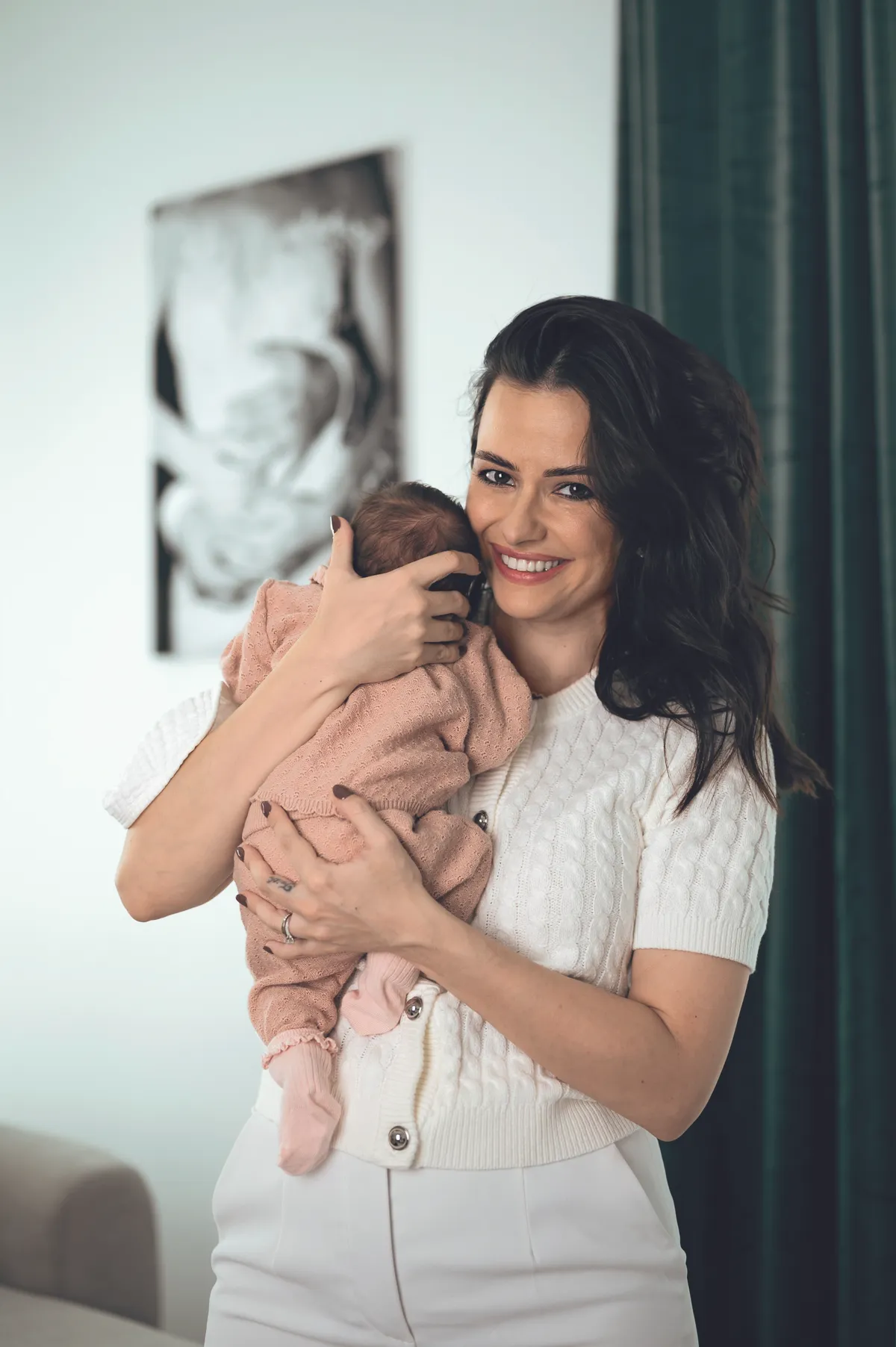 Lola HOT! MAGAZIN HÉTFŐI FELTÖLTÉSEKADRIÁNScherer Péter Kótai MisiMakrai Pál EDINASoltész Rezső Tóth Vera MÁRKLola