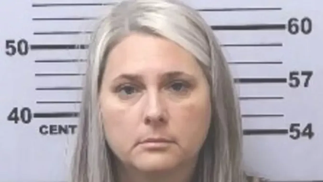 Kikerült egy videó az év tanáráról: szíjjal veri agyba-főbe 12 éves fiát