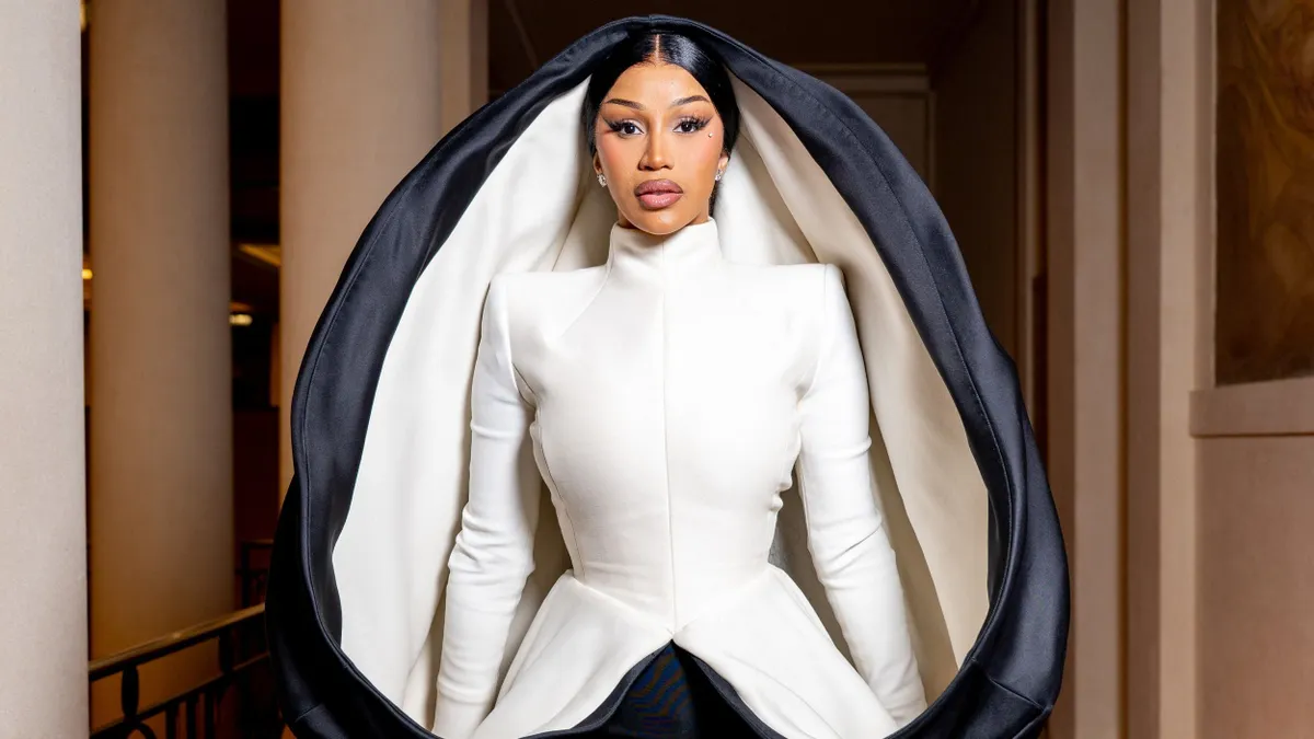 Megszületett a híres rapper, Cardi B, negyedik gyermeke