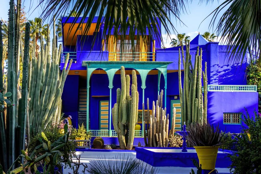 Az 1923-ban épült Jardin Majorelle, amely építtetőjéről, a francia orientalista művészről, Jacques Majorelle-ről kapta a nevét A benne lévő kubista stílusú villát Paul Sinoir építész tervezte az 1930-as években.