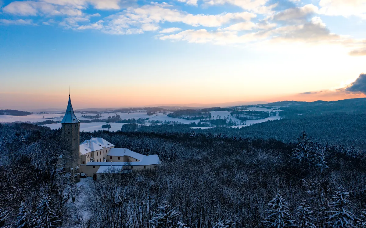 Telč gótikus várkastélya madártávlatból