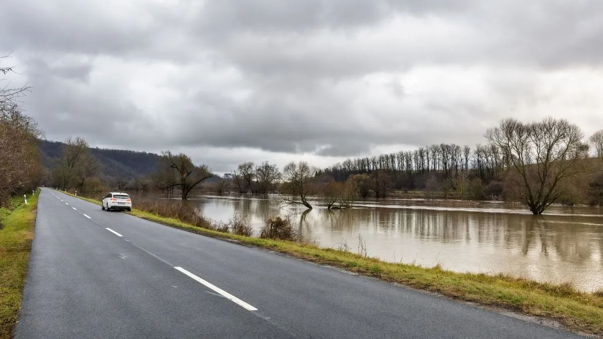 Ütközés miatt torlódás alakult ki az M0-s keleti szakaszán, az Ipoly megemelkedett szintje pedig útlezárást eredményezett.