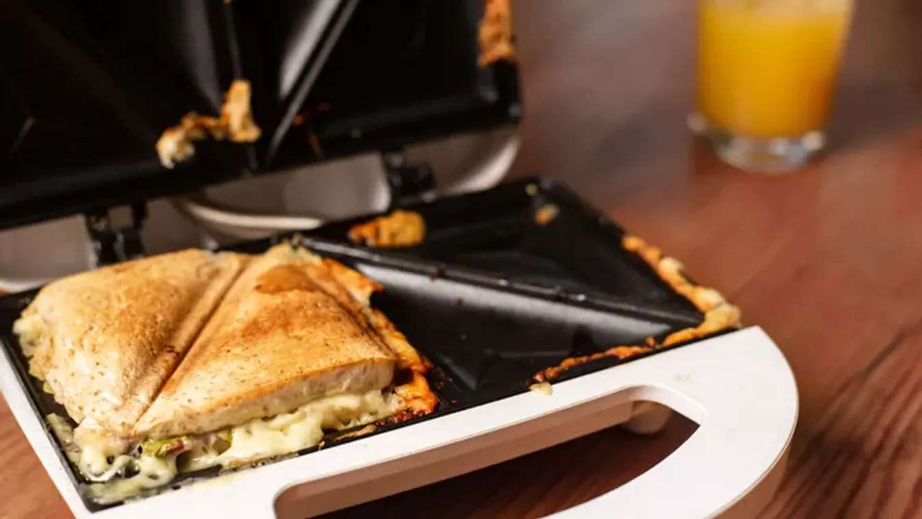 Ha így használod a melegszendvicssütőt, soha többé nem kell kitakarítanod