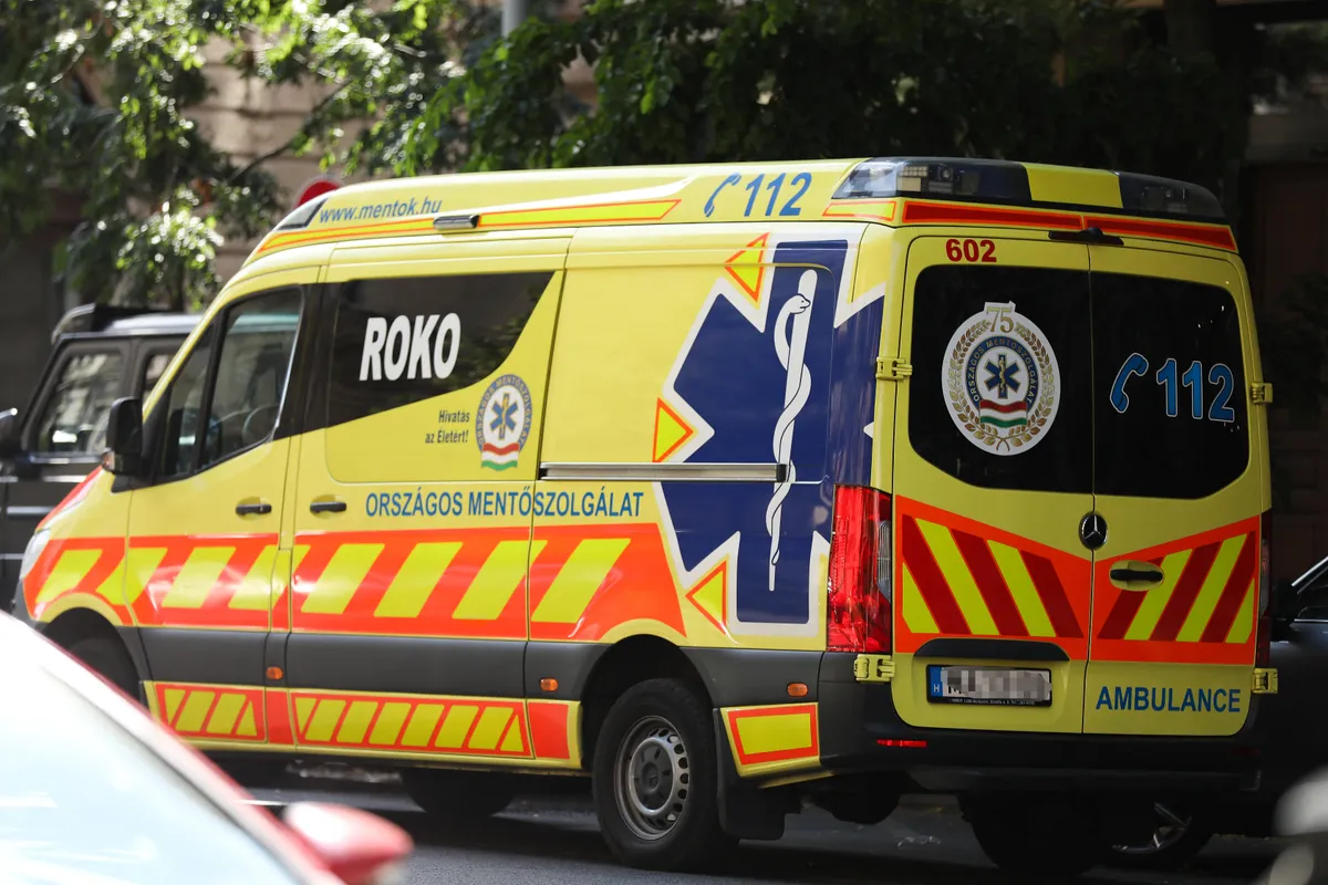 Három mentőautóra is szükség volt egy ráfutásos balesetben Kaposvárnál.