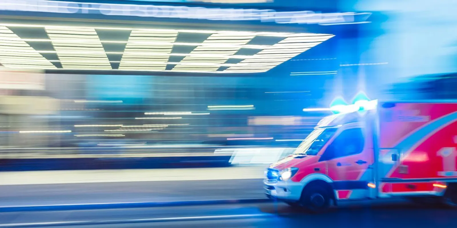 Baleset a buszmegállóban: rengeteg a halott és a sérült