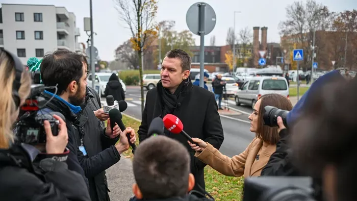 Menczer Tamás: támogassák a háborúellenes magyar kormányt!