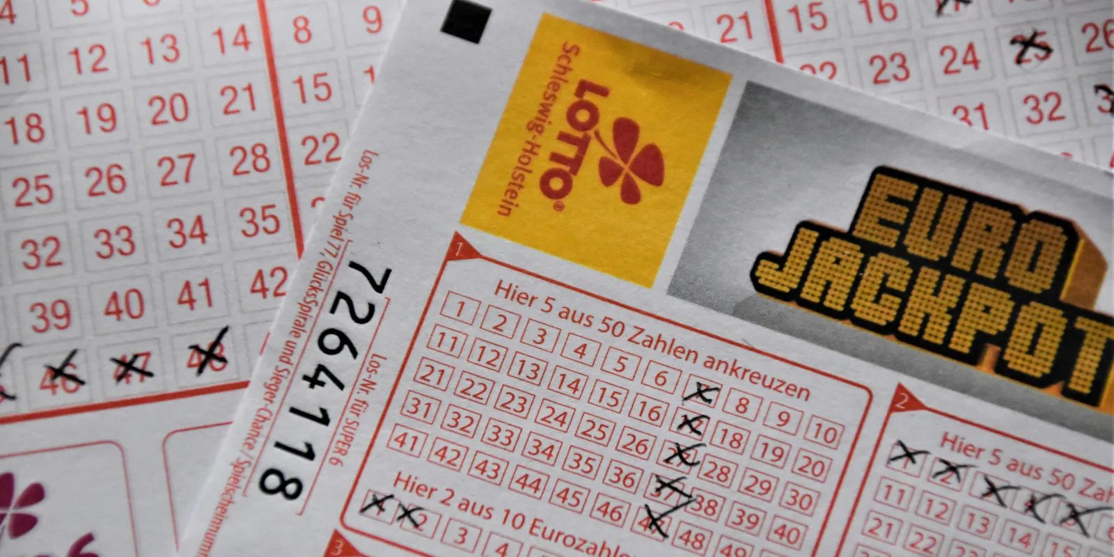 Kétszer is "meghalt” majd munkanélkülivé vált a lottónyertes