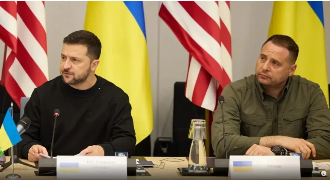 Volodimir Zelenszkij jelentette be, Lemondott Andrij Jermak