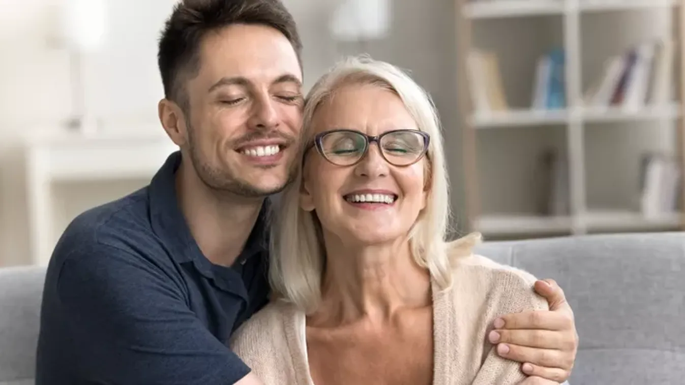 A horoszkóp szerint ne csodálkozz: ezek a csillagjegyek örökké anyuci pici fiai maradnak