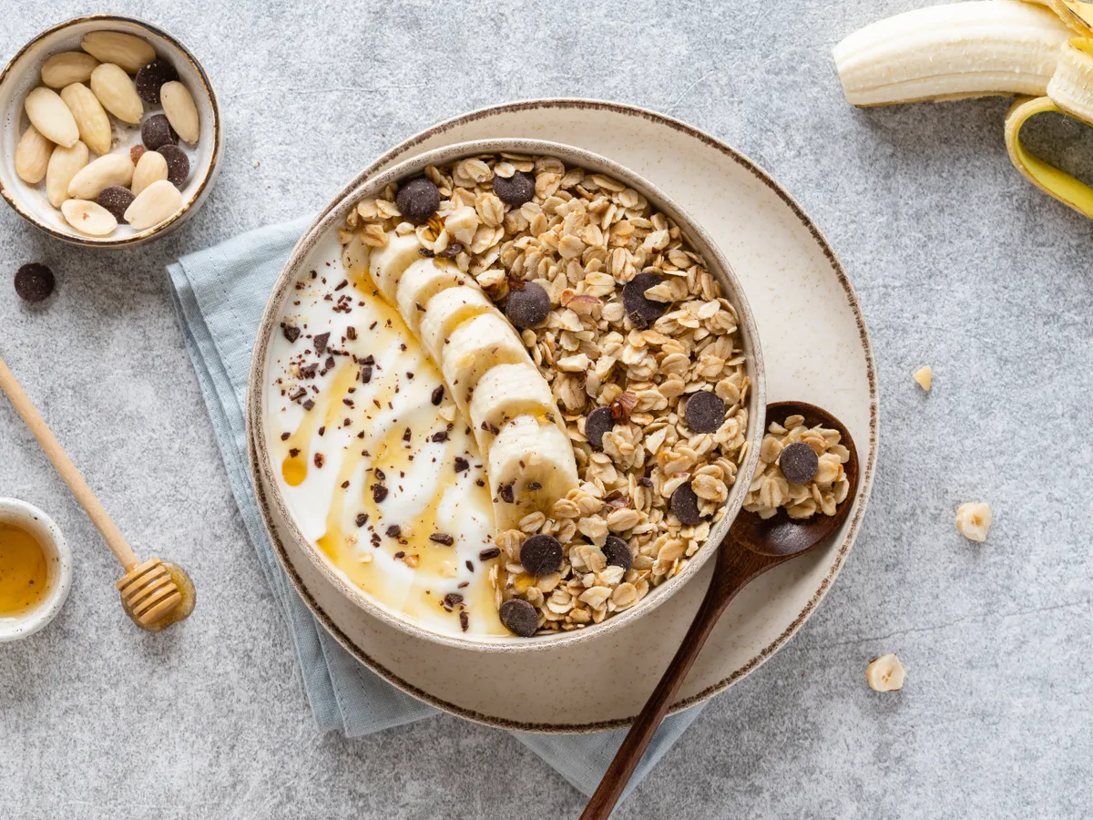 Gabonapehely hozzáadott cukorral, mézzel, banánnal