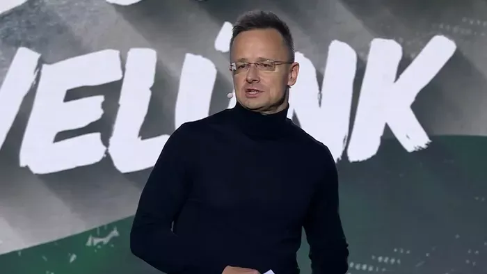 Szijjártó Péter a Háborúellenes Gyűlésen - Videó