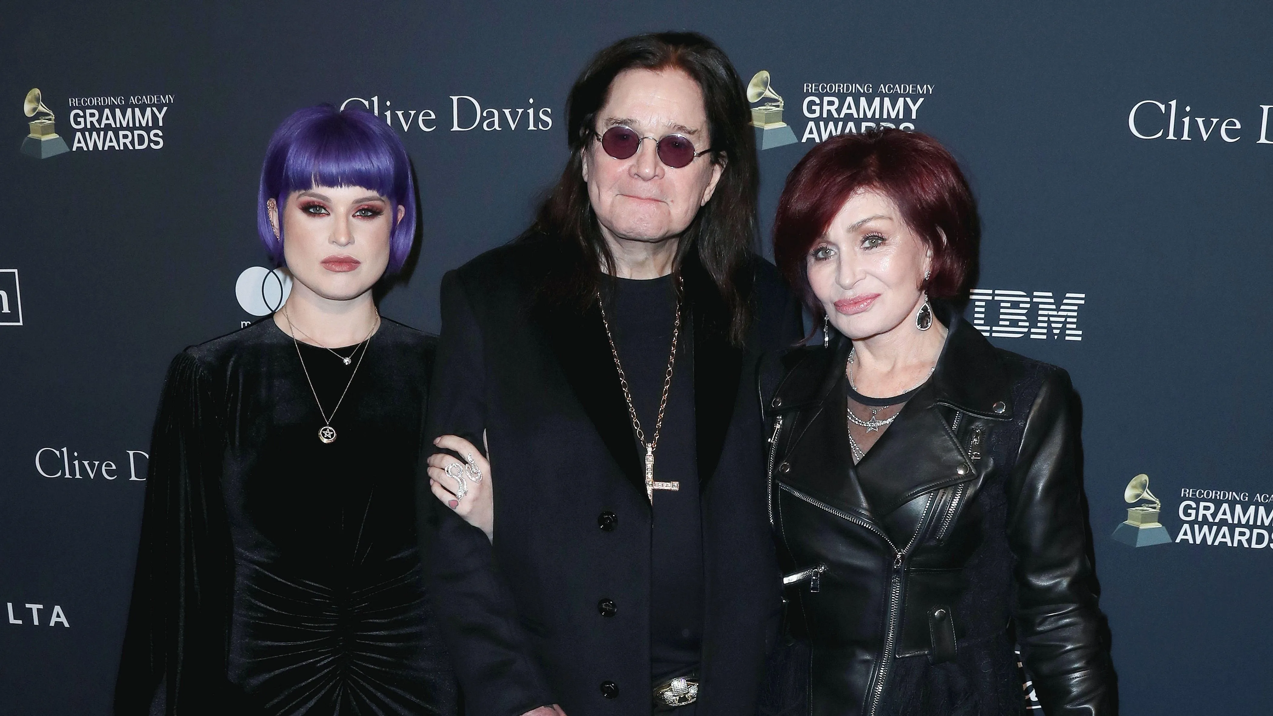 Kelly Osbourne hónapokig anyjával aludt Ozzy halála után
