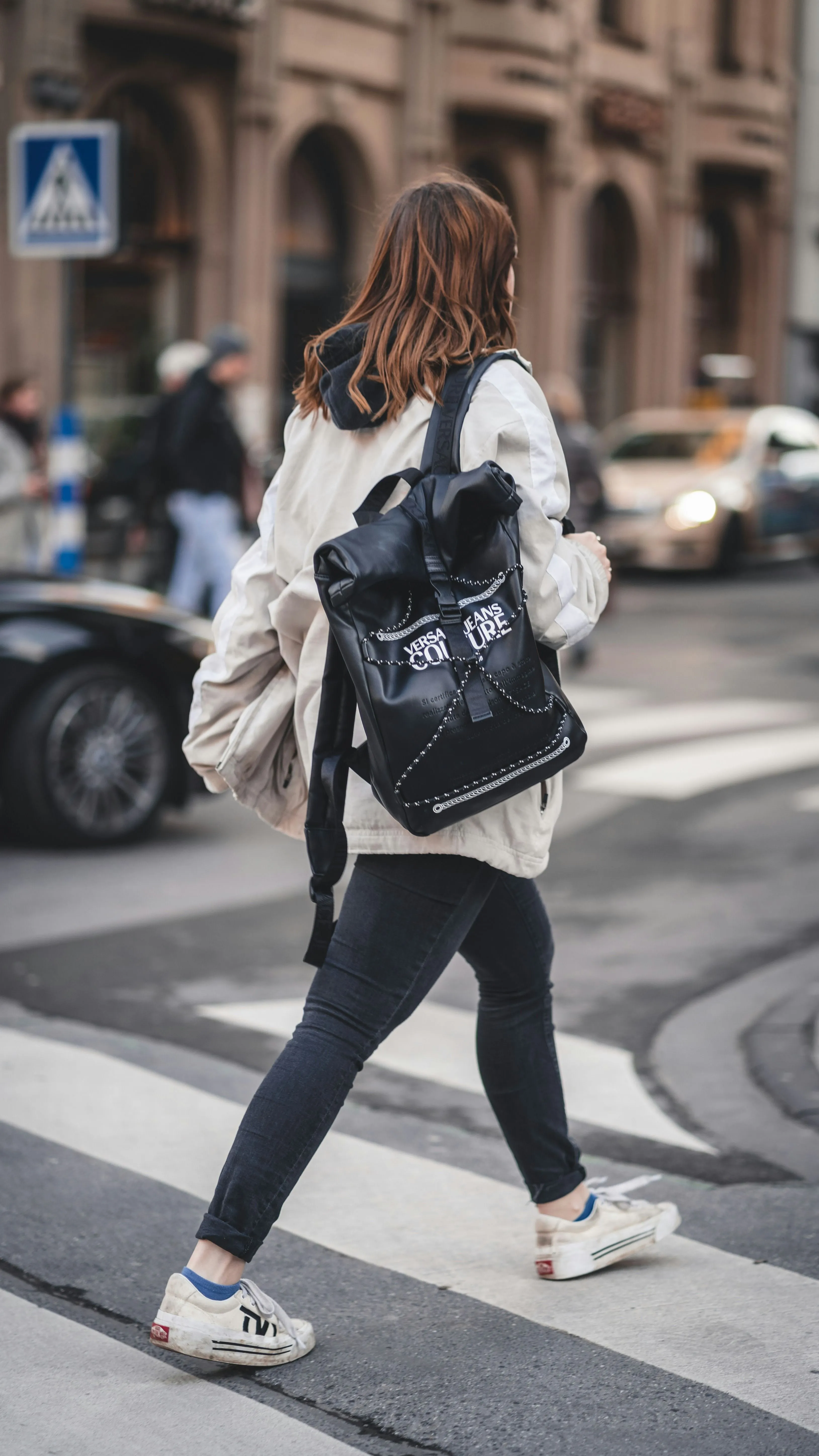 Szlovákiában sebességkorlátozást vezettek be gyalogosoknak!