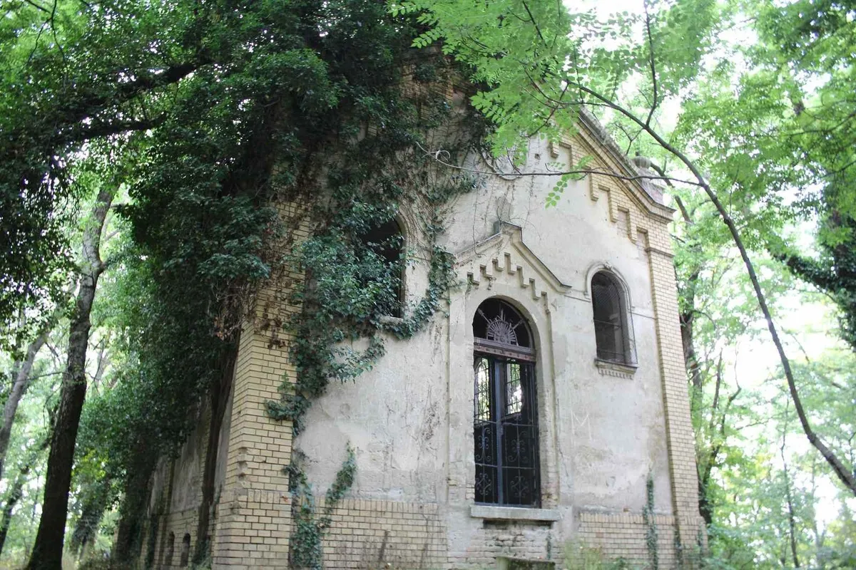 elhagyatott helyek Magyarországon Derenk