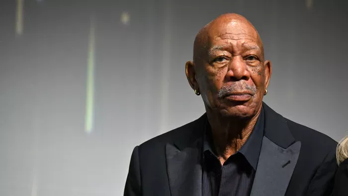 Morgan Freeman kiakadt a mesterséges intelligenciára