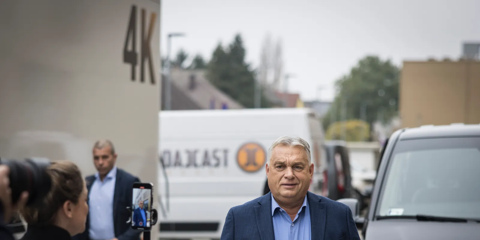 Orbán Viktor így érkezett meg a Háborúellenes Gyűlésre