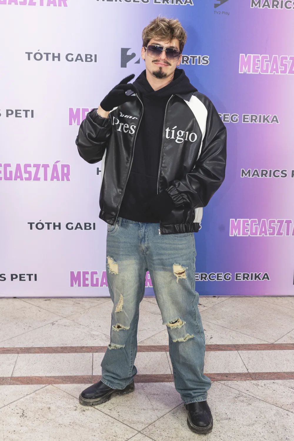 Marics Peti legújabb számában exének szólt be