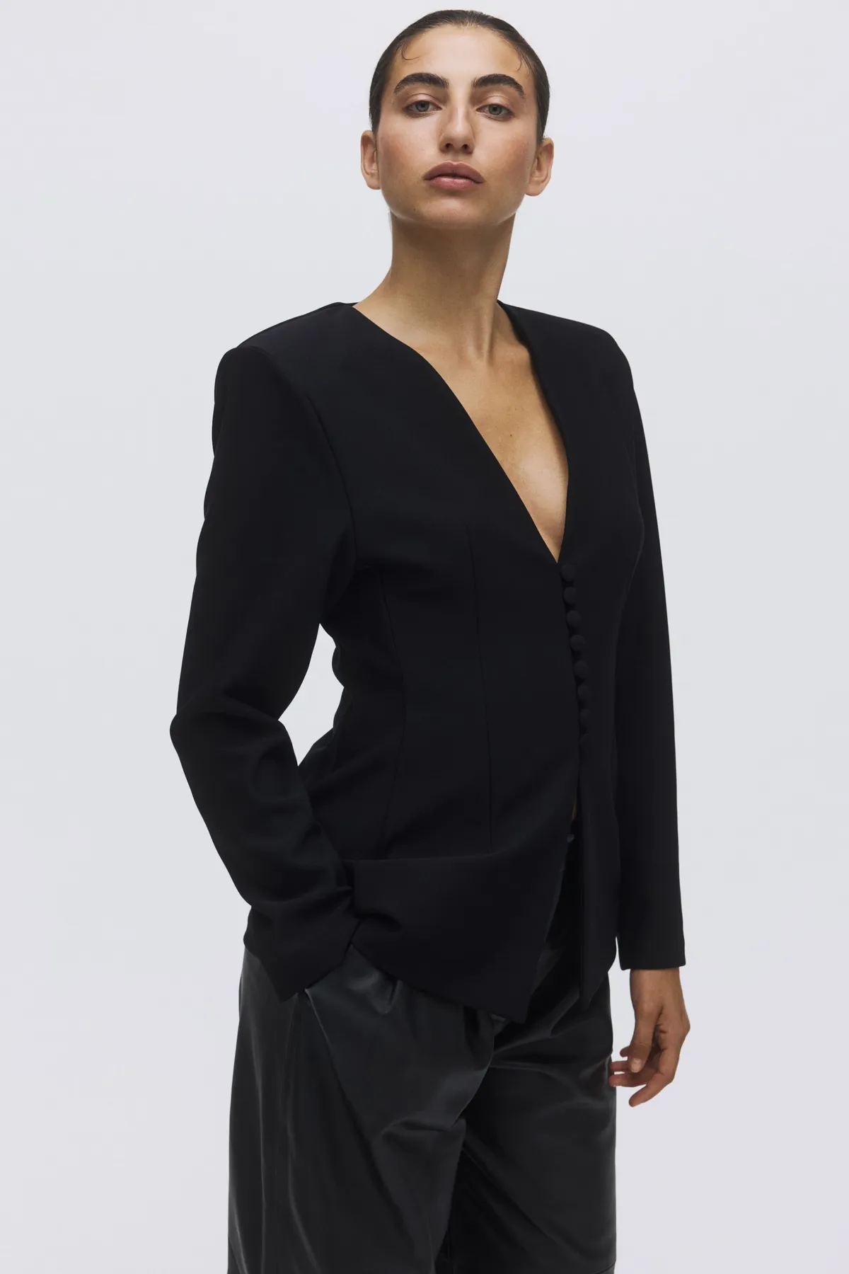 Karcsúsító fazonú gallér nélküli homokóra-blézer