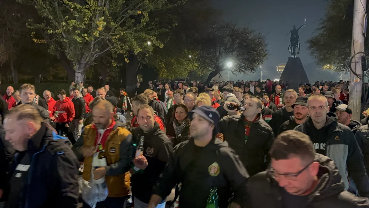 Magyar szurkolók vonulnak Örményországban