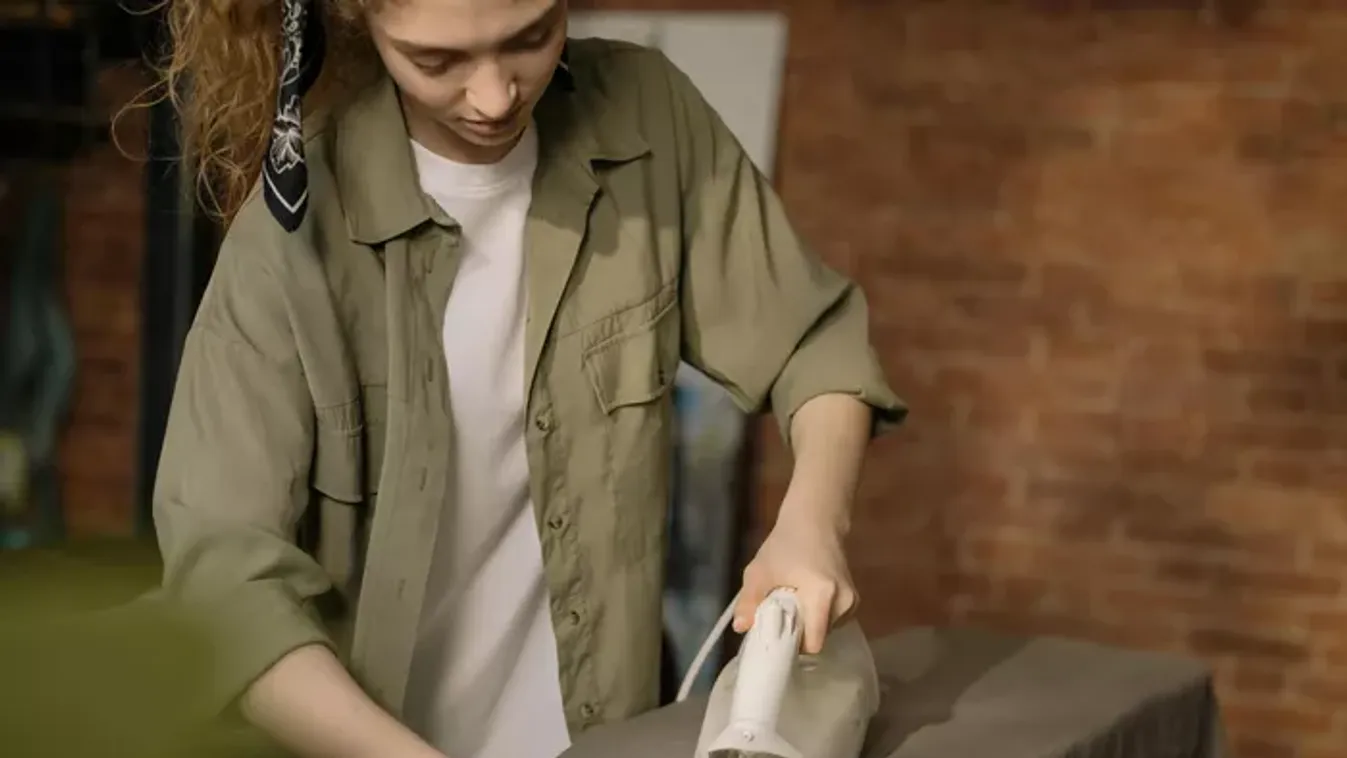 Sokkot kaptak a háziasszonyok: Ettől eltűnnek a barna foltok a vasalóról – senki sem hitte volna!