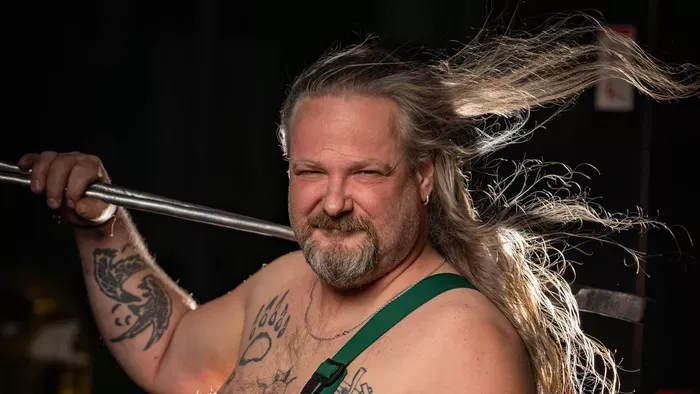 Felrobbantotta a netet a csepeli kohászok naptára